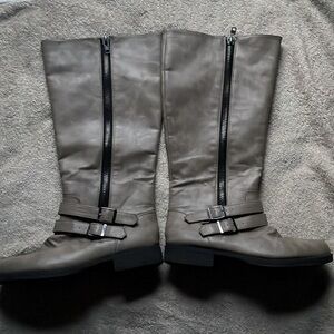 Journee Collection 10 Taupe Boots
